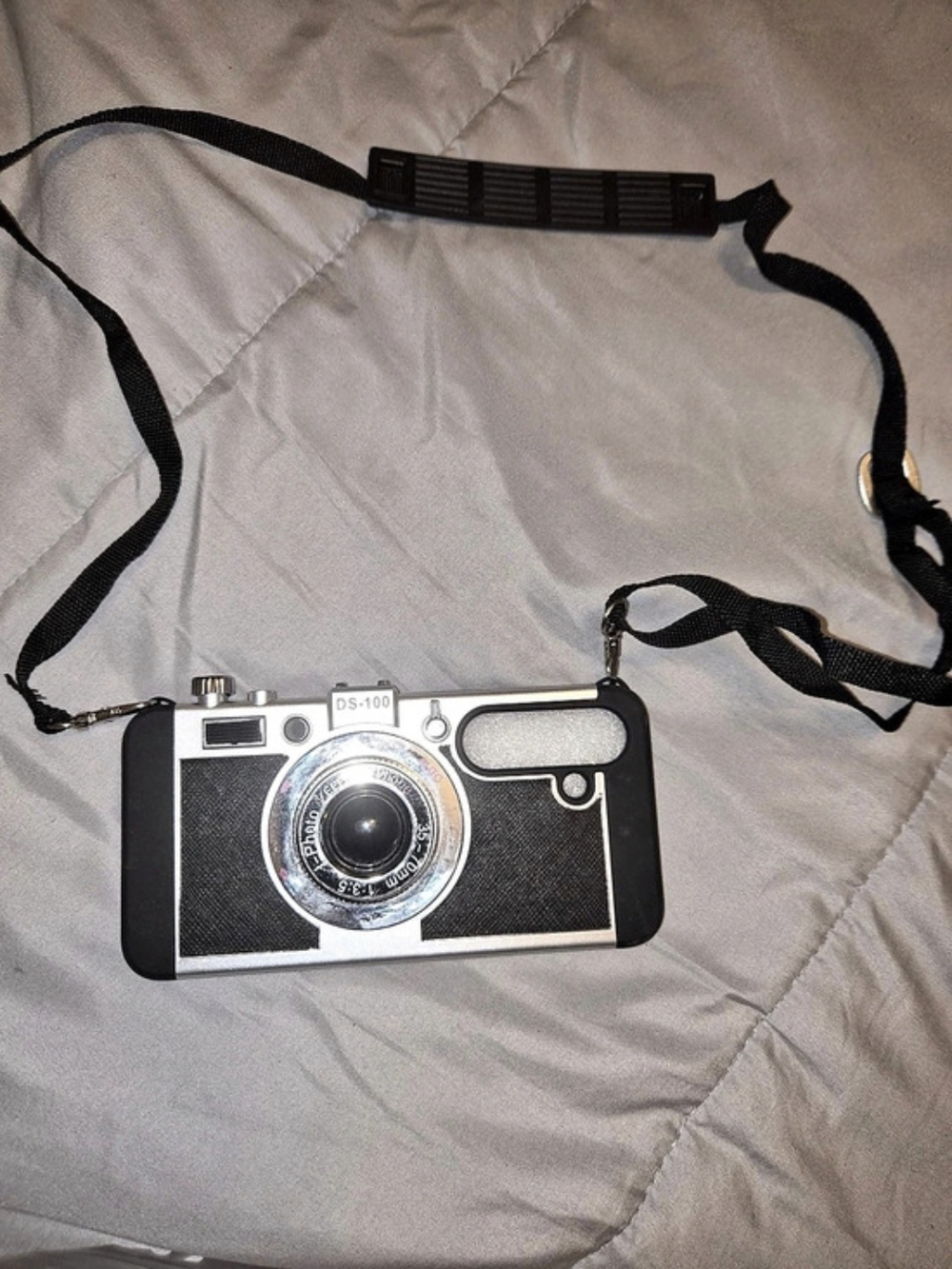 DS-109 Camera with Case